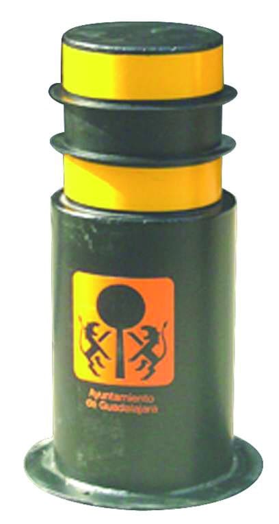 Bolardo metálico de acero negro elaborado con tubo de 6”